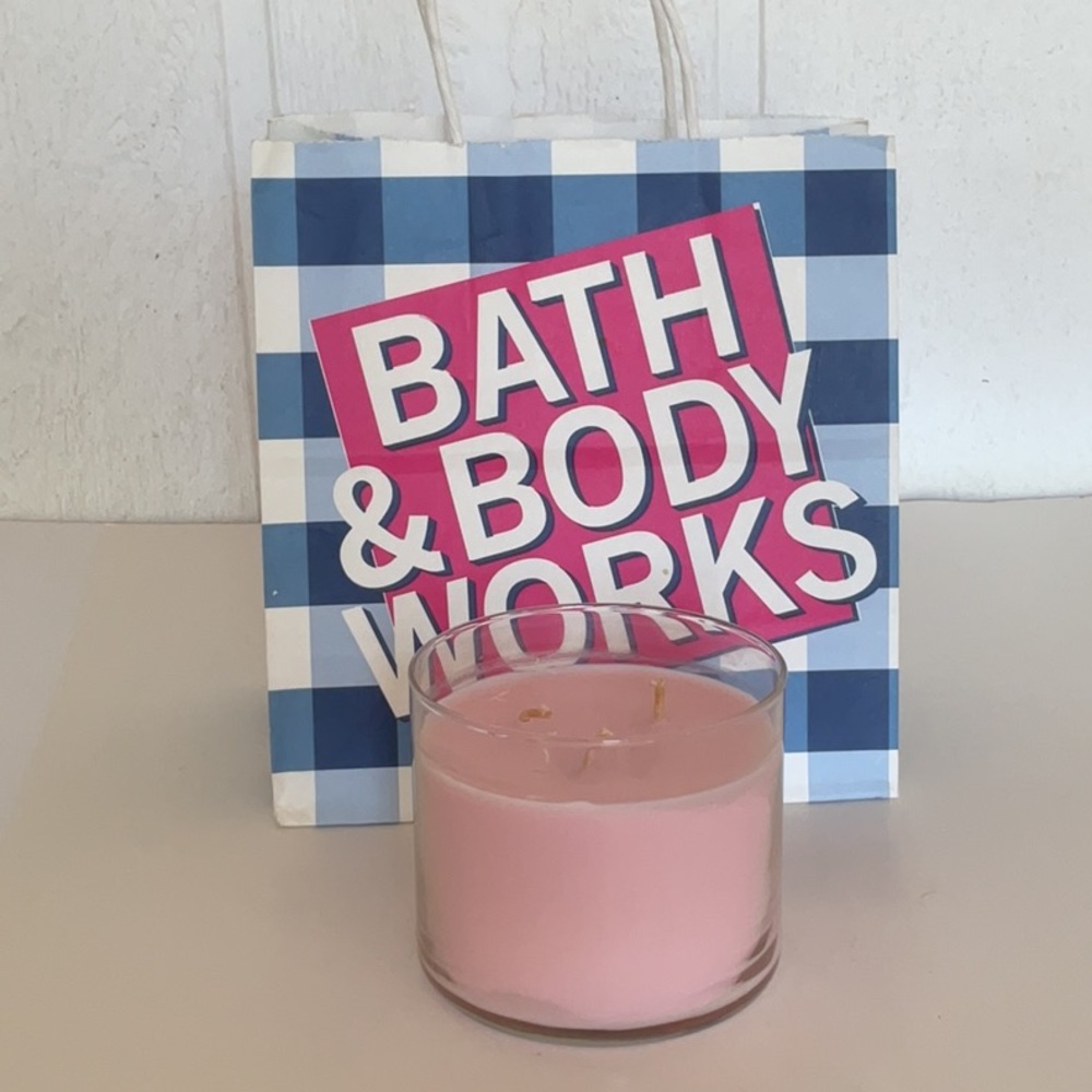 BATH AND BODY WORKS TWISTED PEPPERMINT CANDLE NWT